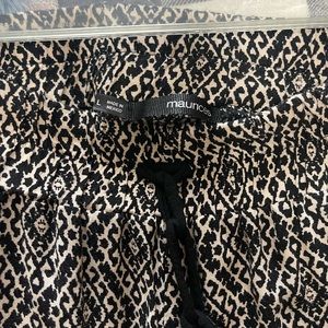 Maurice jogger pants Like new. size L.